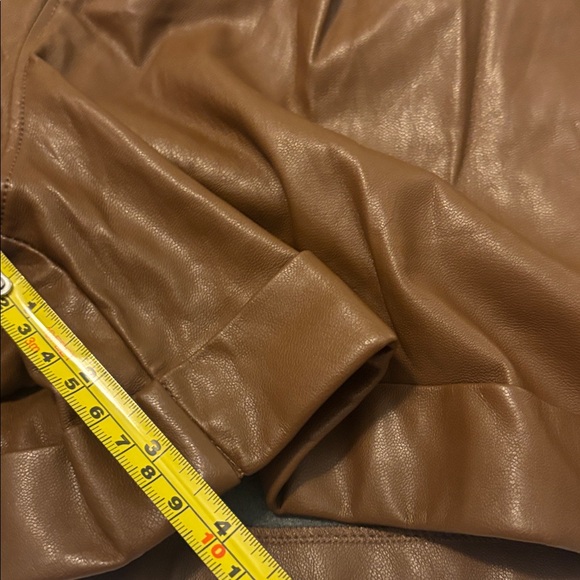 PAIGE Brown faux leather shorts SZ 10 high-rise fit pleated front pockets casual - Picture 9 of 15